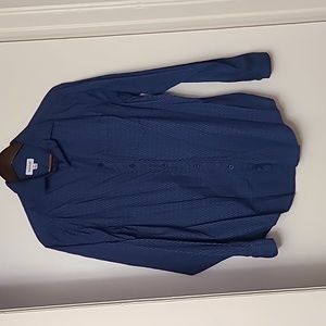 Mens dark blue haggar button up with pattern long sleeve.